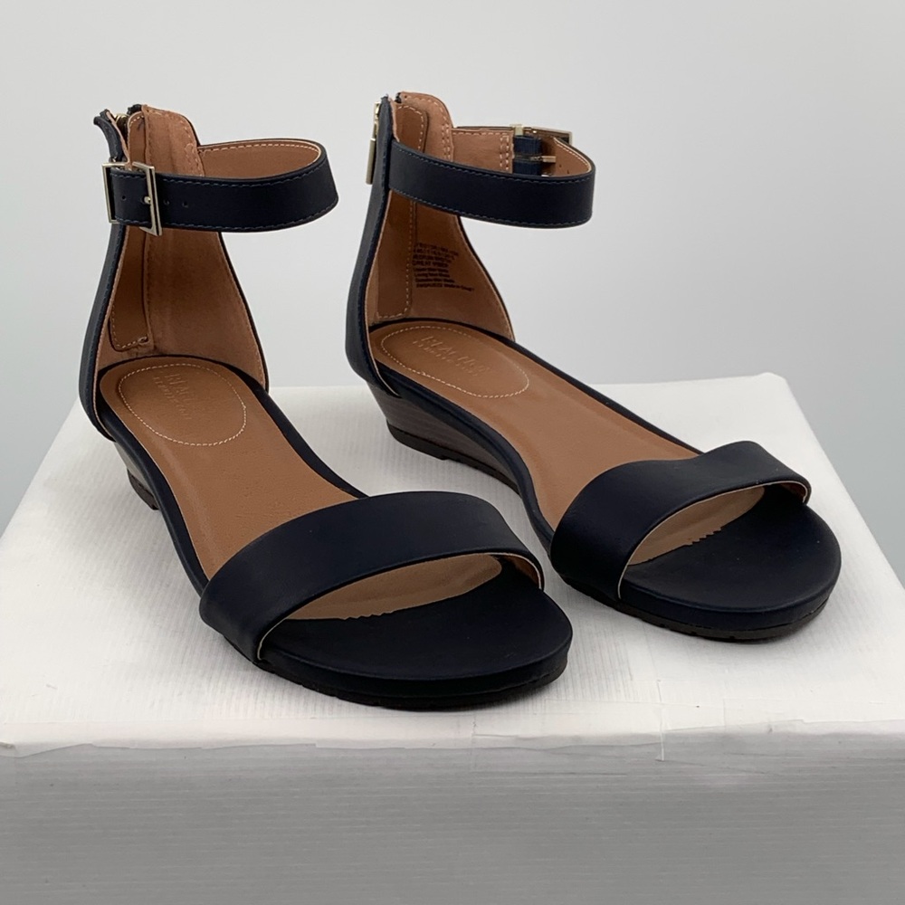 NWT NIB Kenneth Cole Reaction Great Viber Women’s Navy Wedge Heel Sandals Shoes